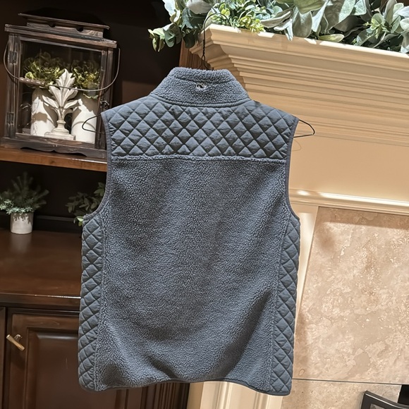 Women’s Vineyard Vines Gray Mixed Media Sherpa Vest Sz M $30 - Picture 5 of 7